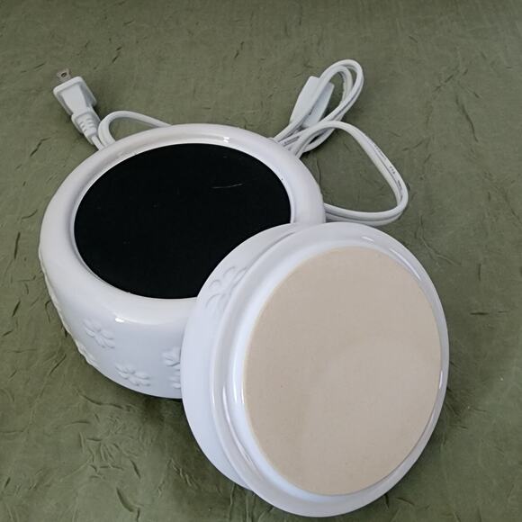 Yankee Candle White 'SNOWFLAKE' Ceramic Electric Candle Tart Wax Warmer - NIB - Picture 3 of 7